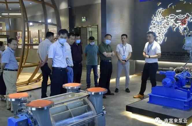 董事长、总经理陈迪,党委副书记黎宇明陪同调研组一行参观福州昊阳自然生态研究有限公司展览室