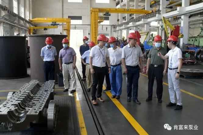 董事长、总经理陈迪,党委副书记黎宇明陪同调研组一行参观福州昊阳自然生态研究有限公司展览室